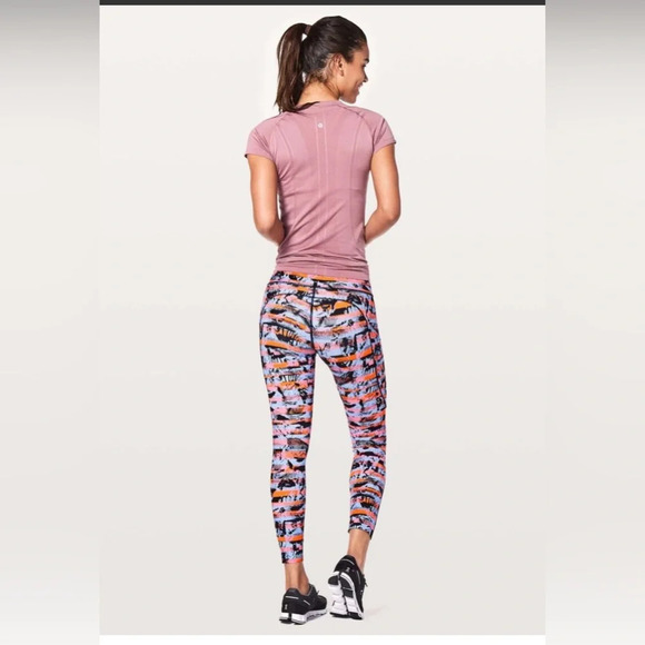 Lululemon Sz 2 Fast Free 7/8 Tight II Nulux 25" Inversion Multi Stretch Wicking - Picture 2 of 9